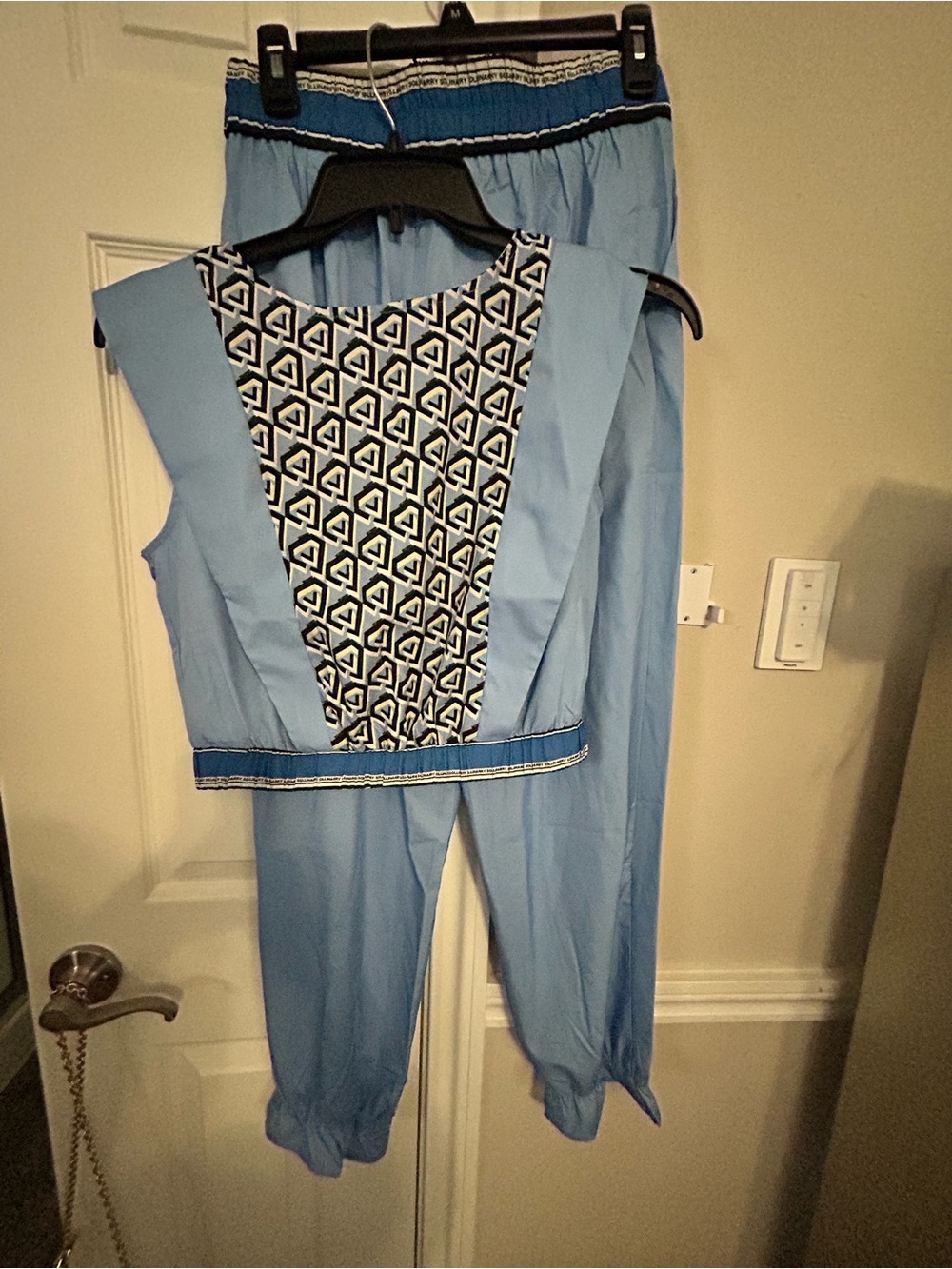 Women’s pants suit